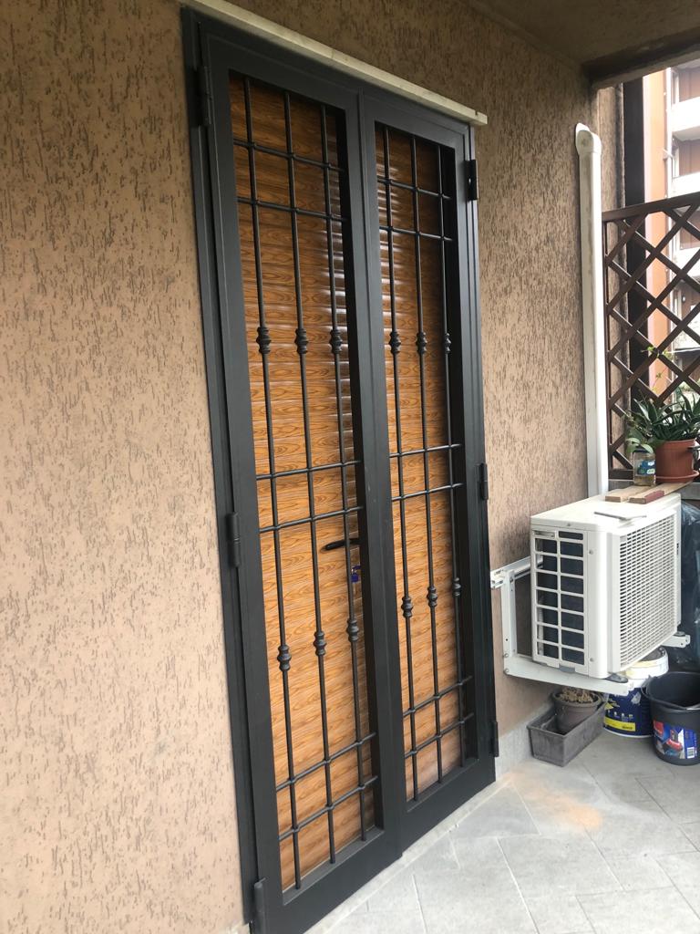 Grate sicurezza acciaio verniciato mod. Borchie 2
