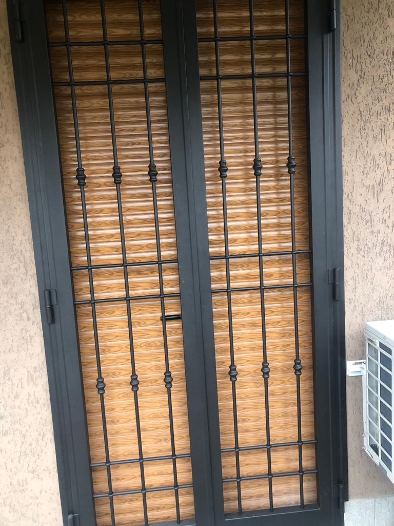 Grate sicurezza acciaio verniciato mod. Borchie 3