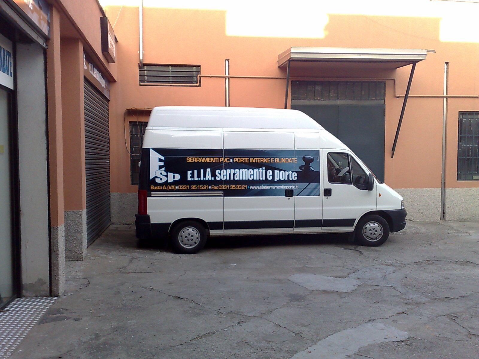 Mezzo aziendale Elia Serramenti, anno 2004
