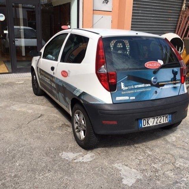 Mezzo aziendale Elia Serramenti, anno 2011